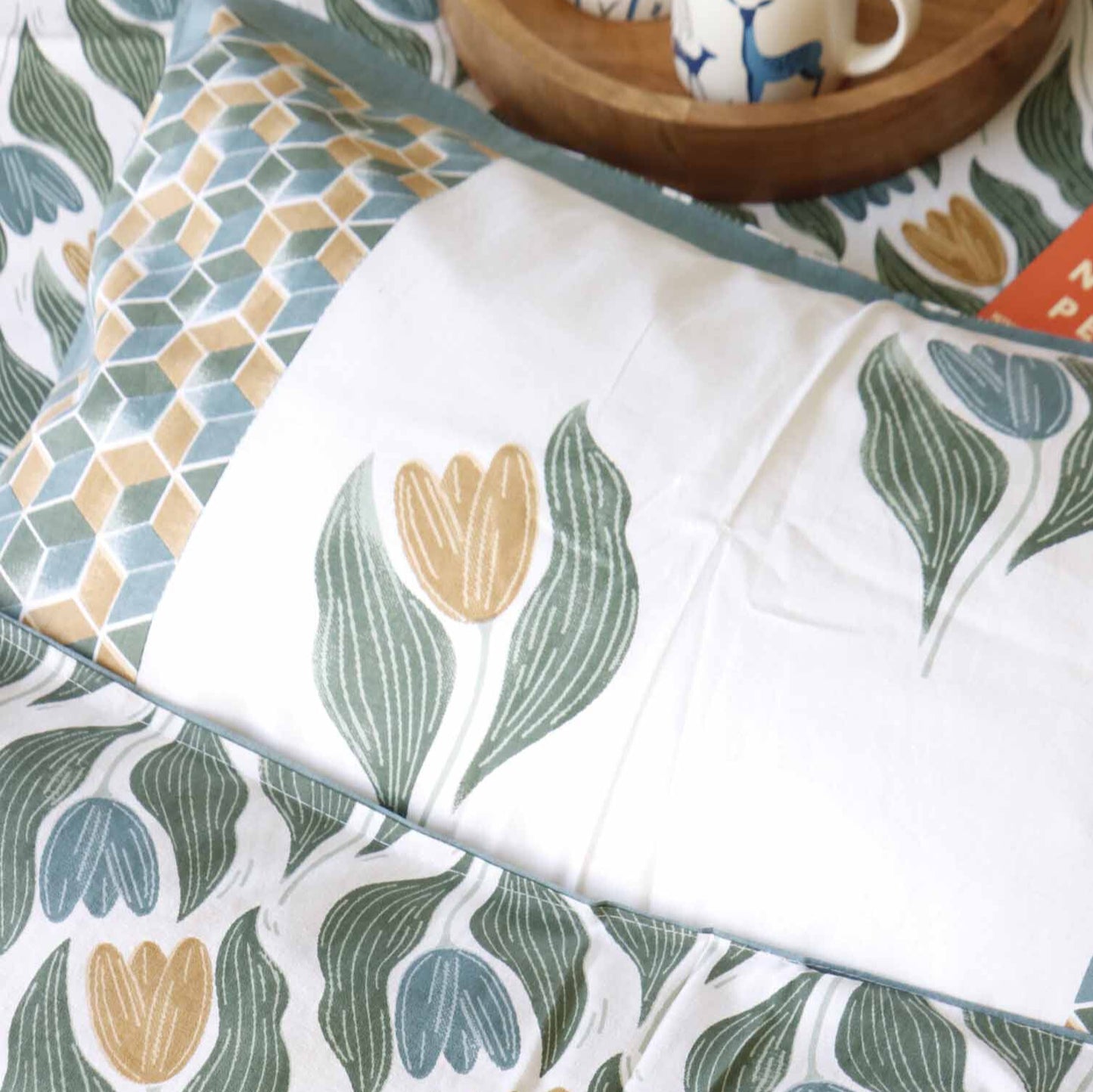 Tulip Leaf - Flat I Fitted Bedsheet (100x108 Inches)