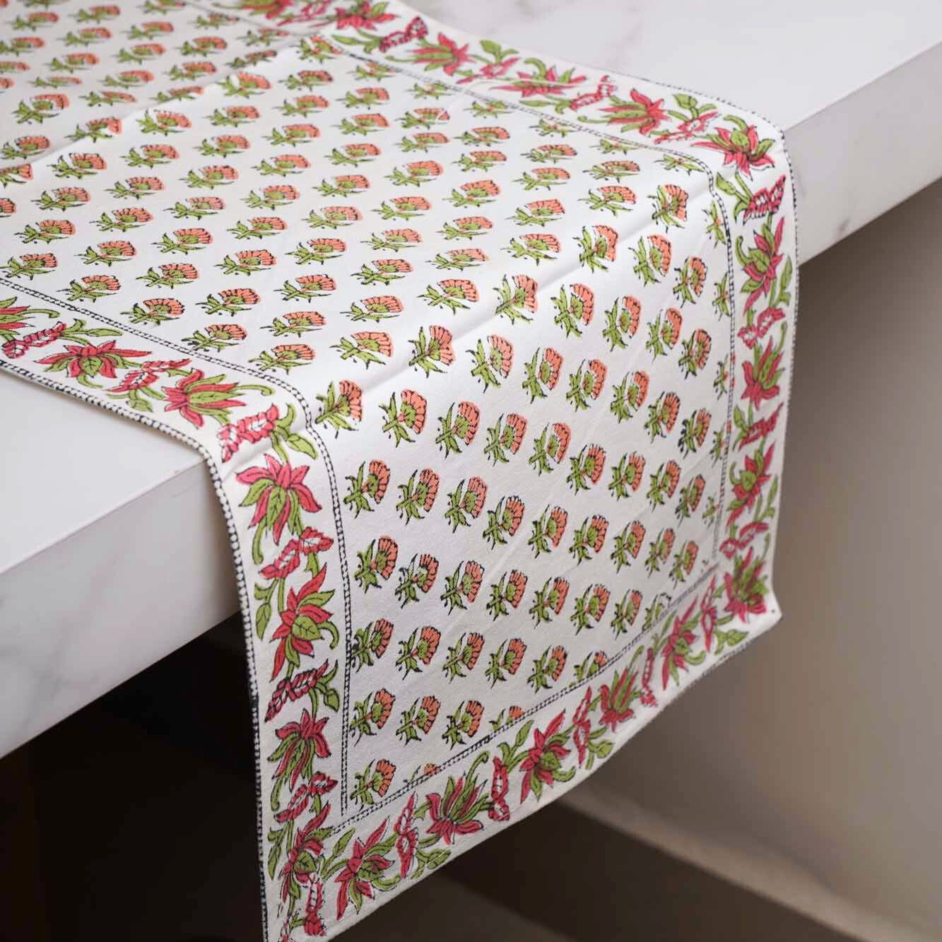 Lili - 6 Mats and 6 Napkins and runner set