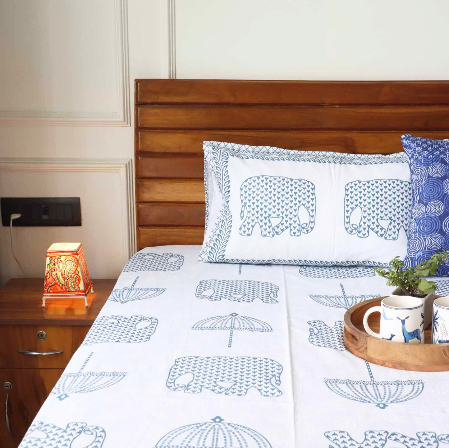 Hathi Chhatri Flat I Fitted Bedsheet (90x108 Inches)