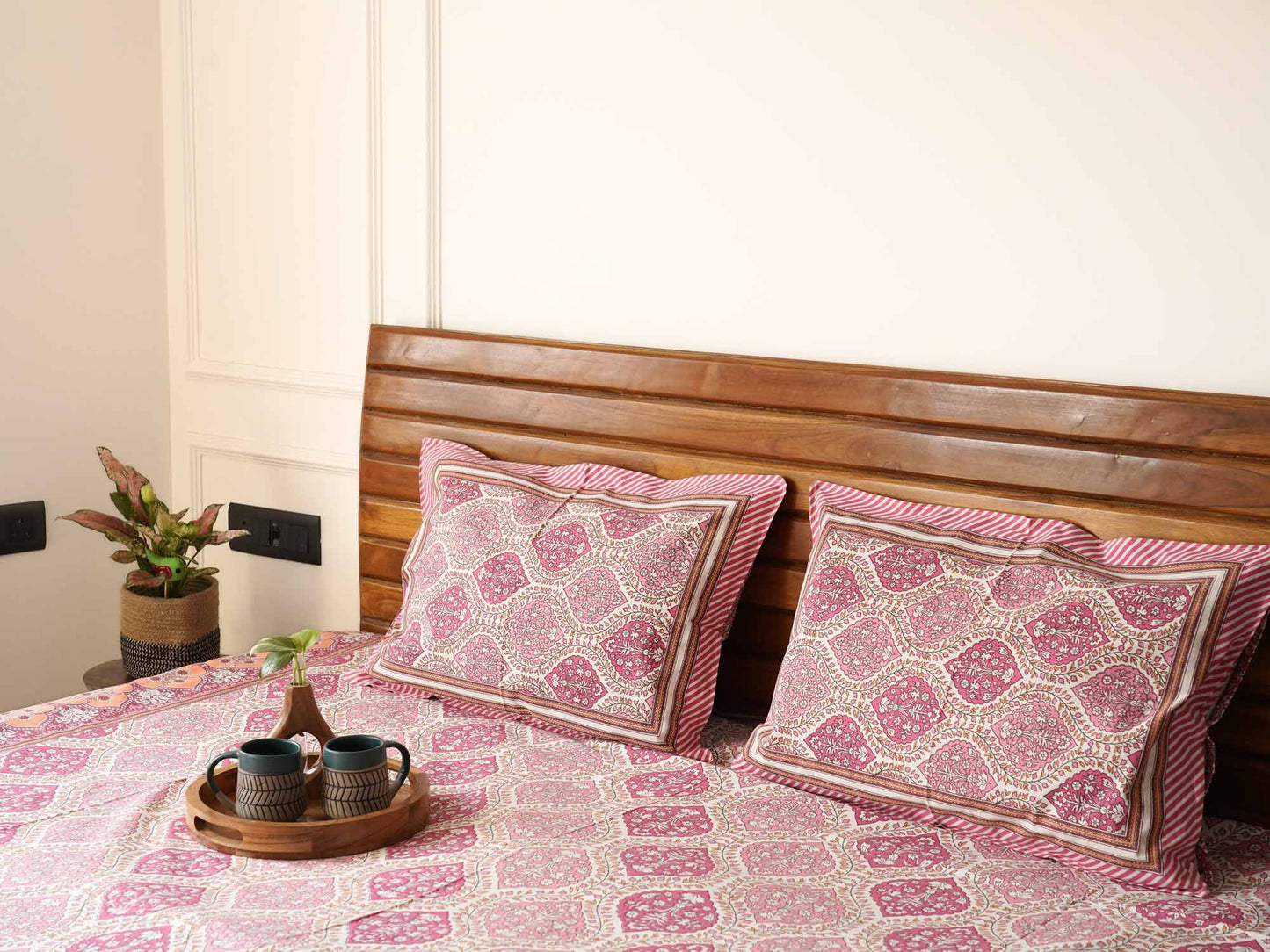 Parineeta Pink – Flat I Fitted Bedsheet (90x108 Inches)