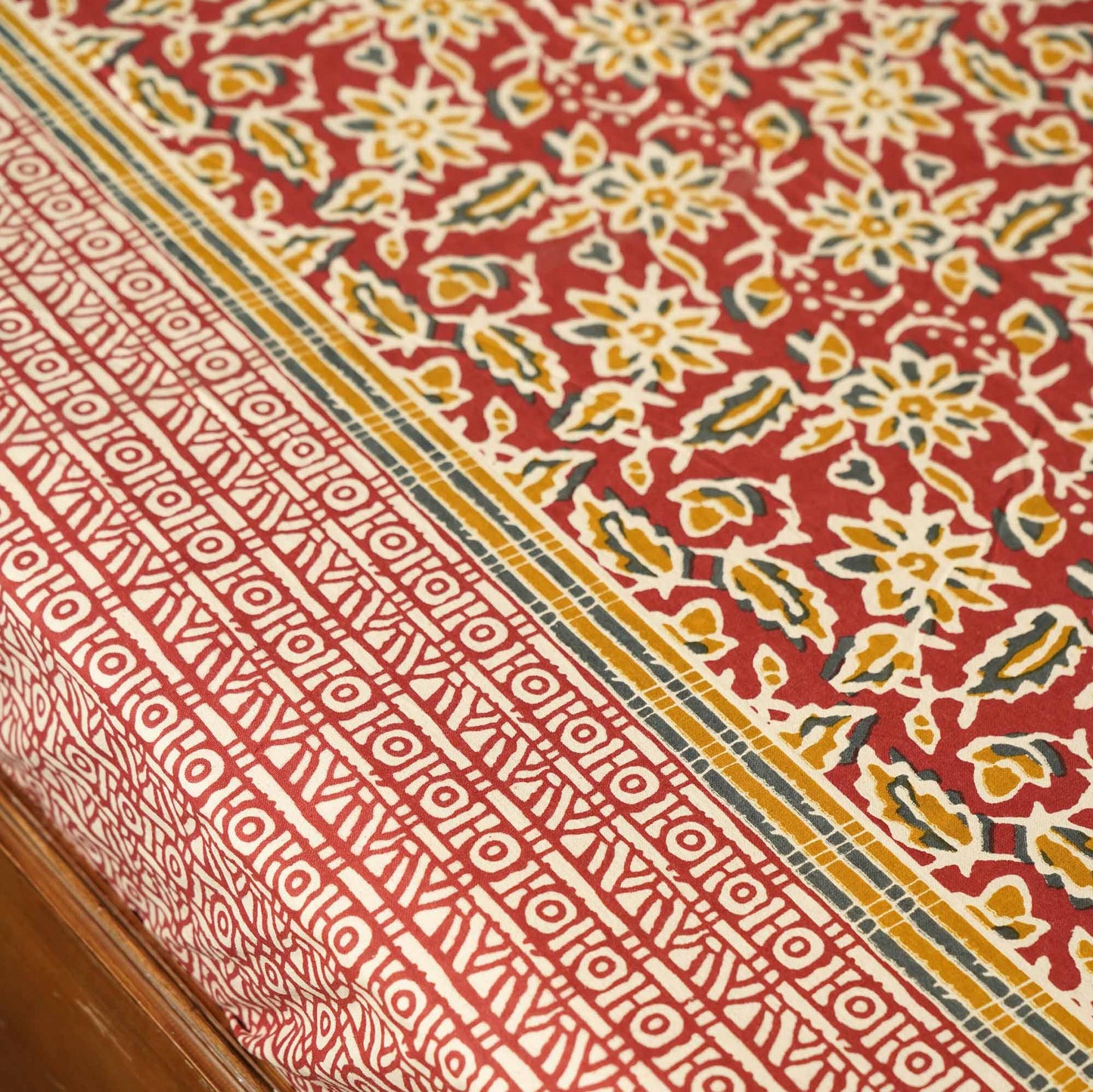 Dabu - Flat I Fitted Bedsheet (90x108 Inches)