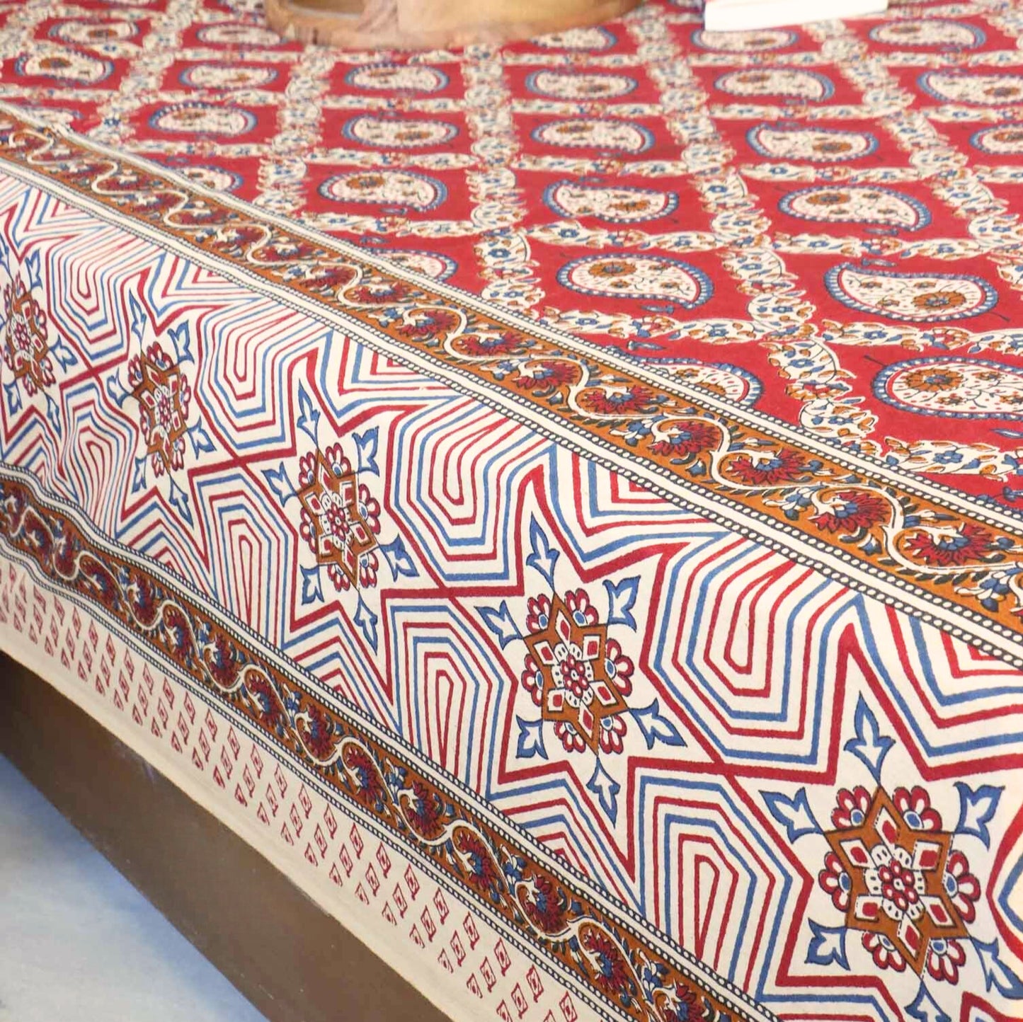 Kalamkari Laal Booti - Flat I Fitted Bedsheet (108x108 Inches)