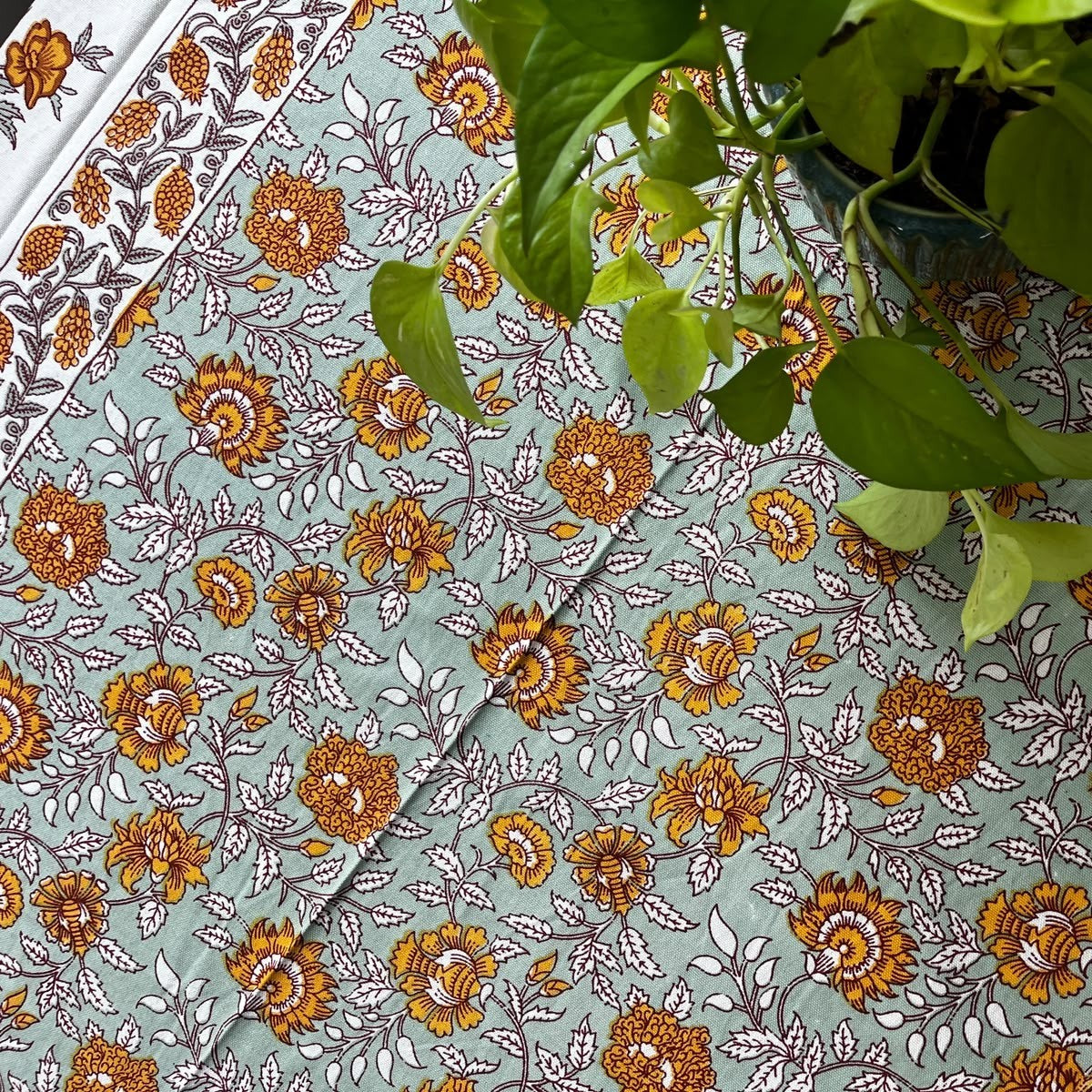 Rajnigandha - Six seater Dining Table Cover