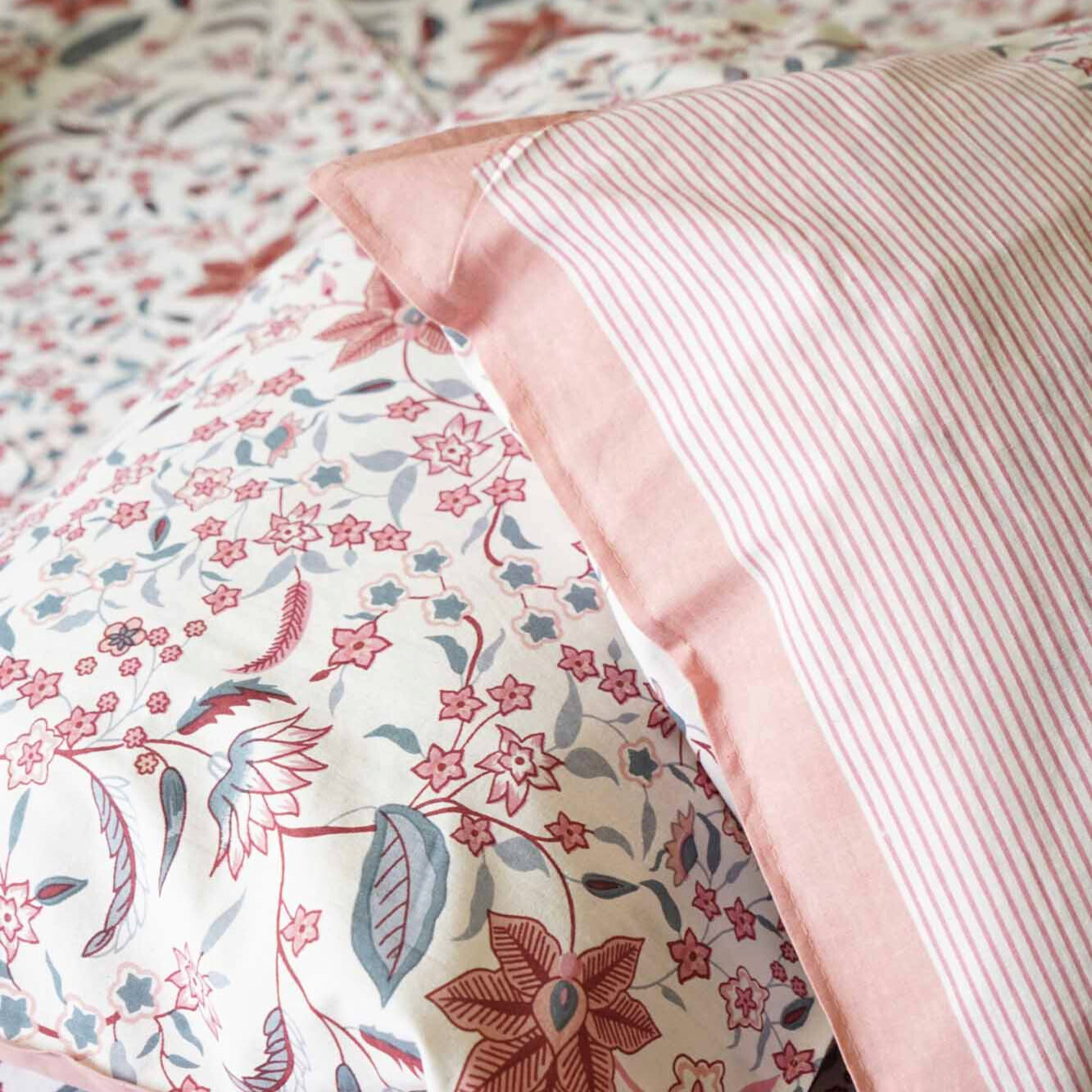 White Parkota - Flat I Fitted Bedsheet (90x108 Inches)