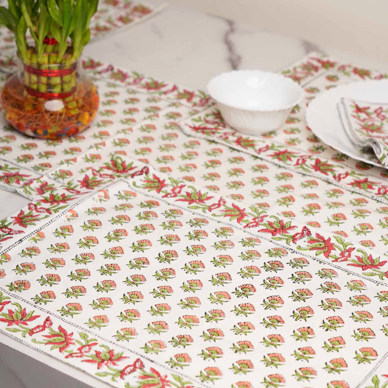 Lili - 6 Mats and 6 Napkins and runner set
