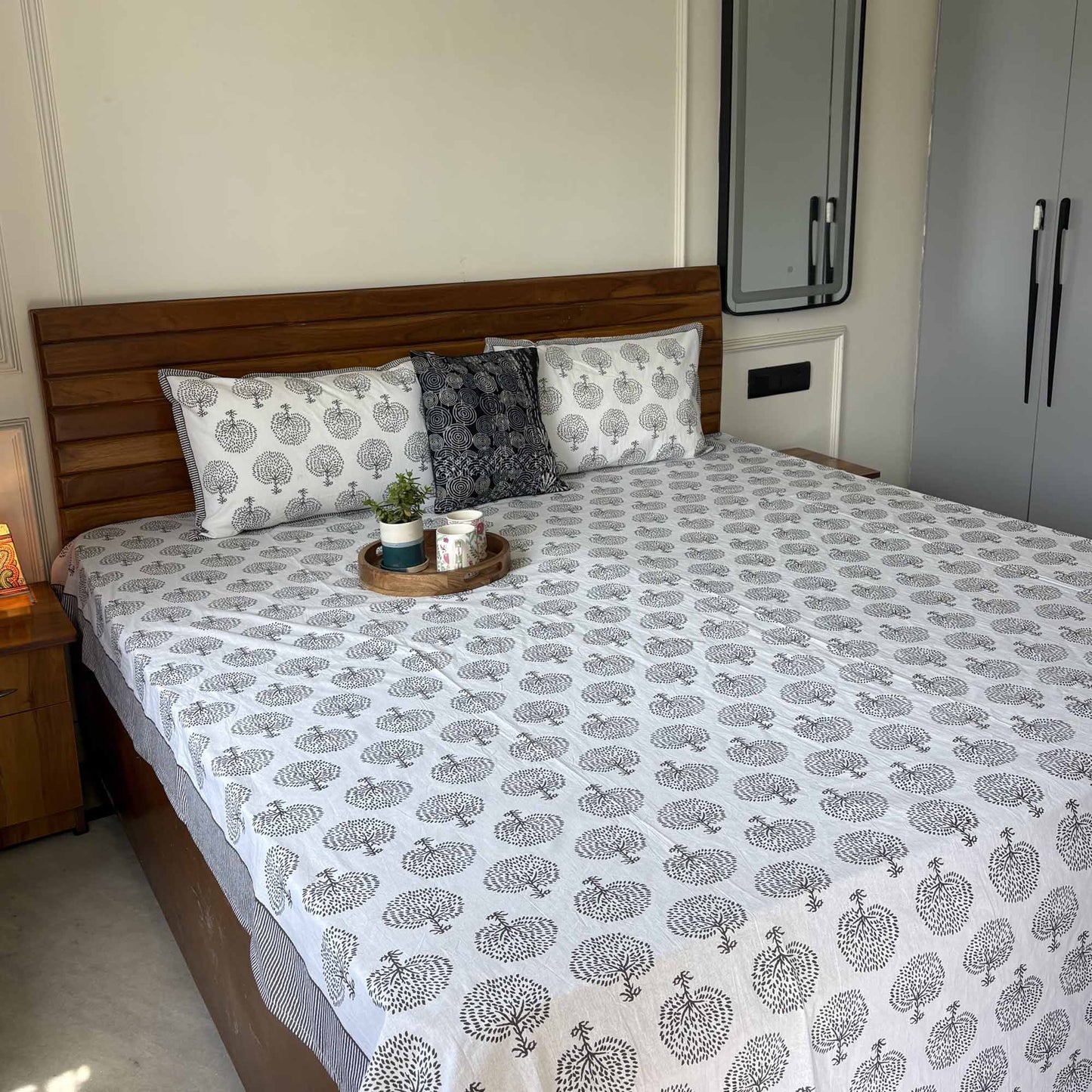 Everyday Classics - Black – Flat I Fitted Bedsheet (90x108 Inches)