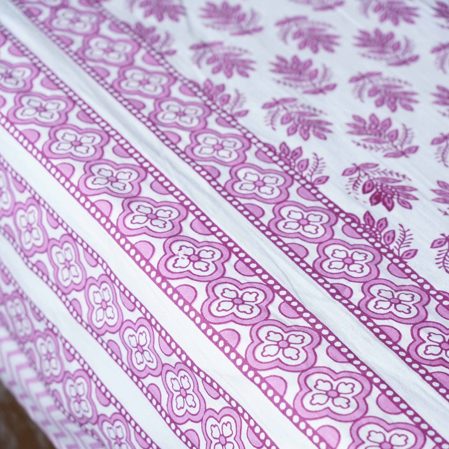 Pink city - Flat I Fitted Bedsheet (90x108 Inches)