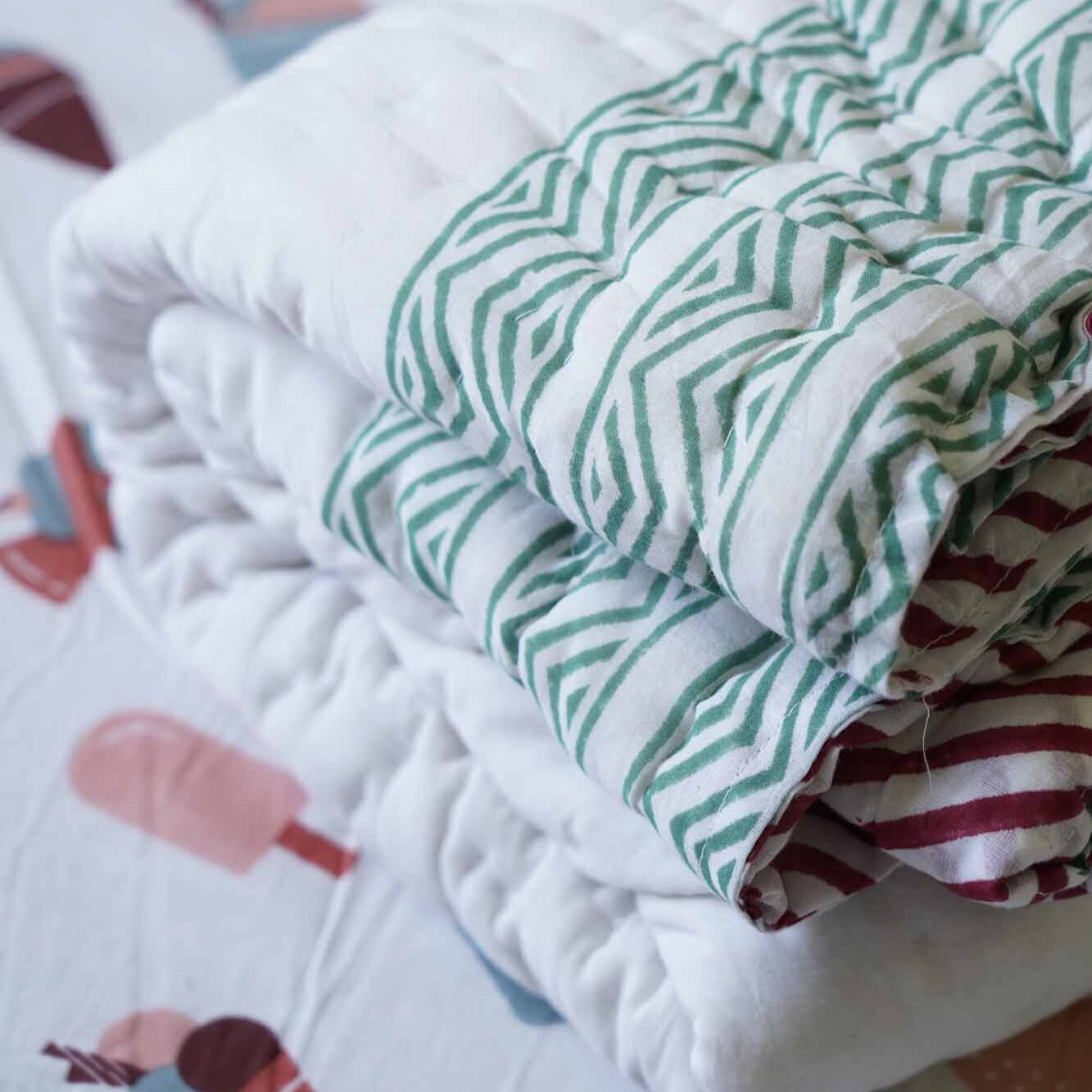 Hawaiian Duck - Razai I Comforter