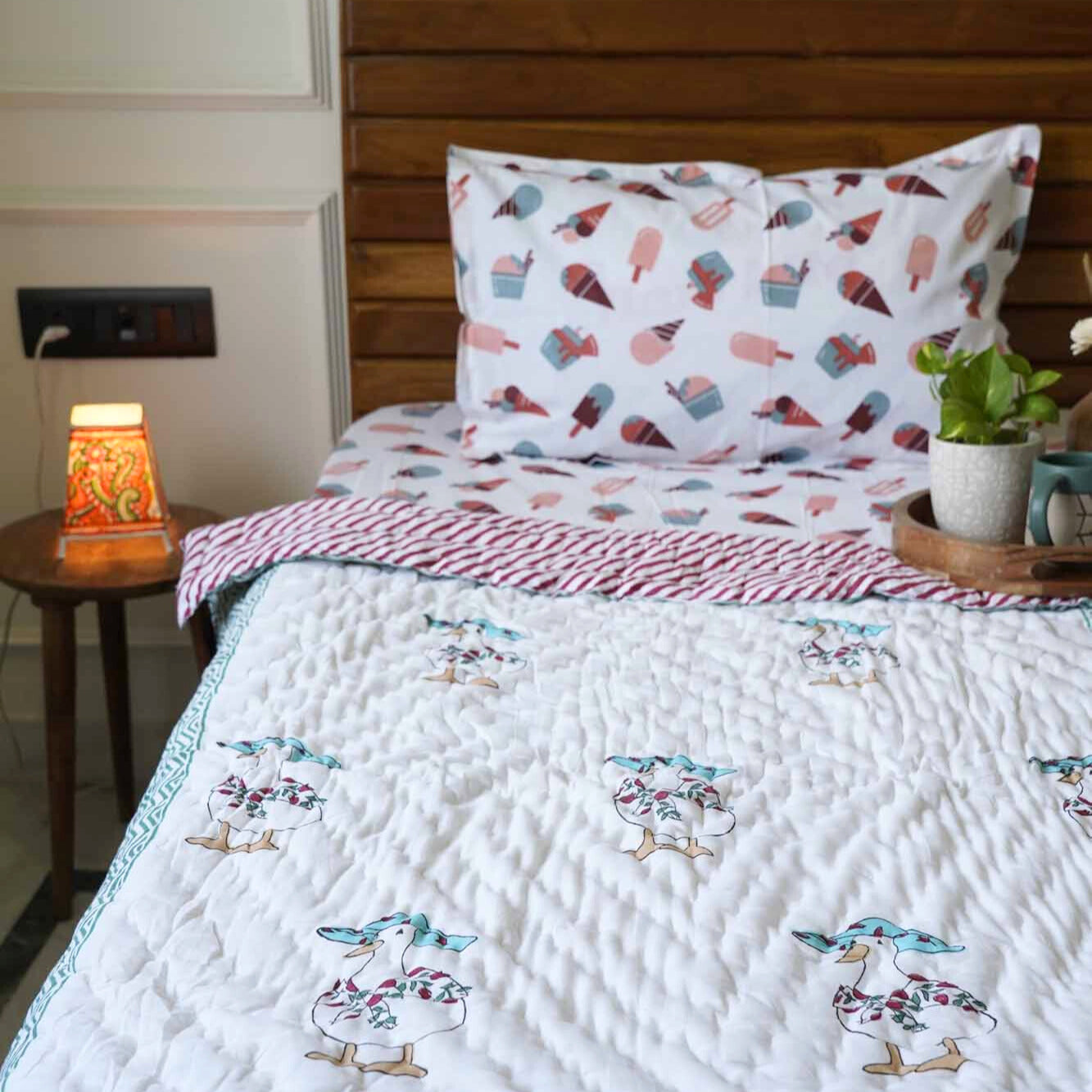 Hawaiian Duck - Razai I Comforter