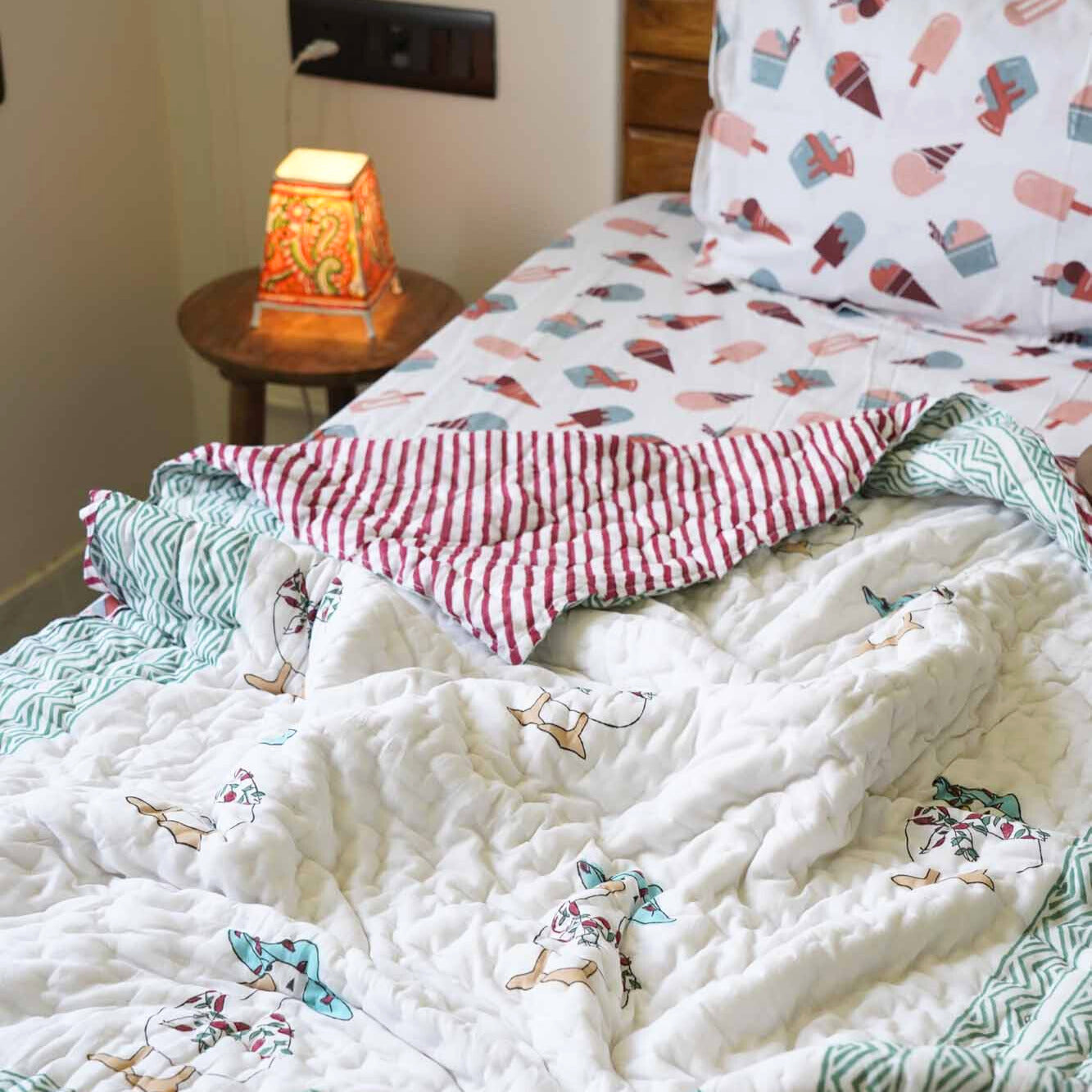 Hawaiian Duck - Razai I Comforter