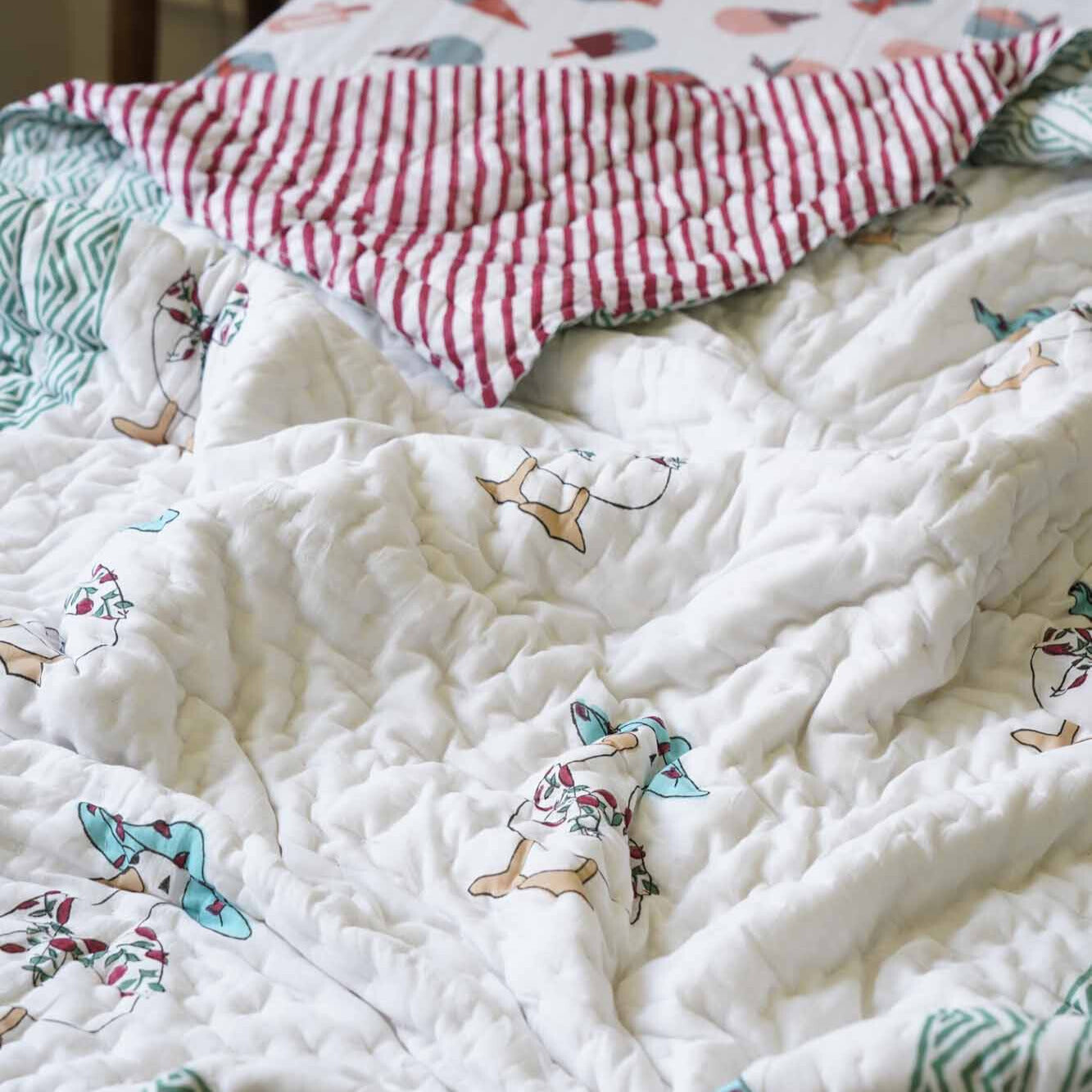 Hawaiian Duck - Razai I Comforter