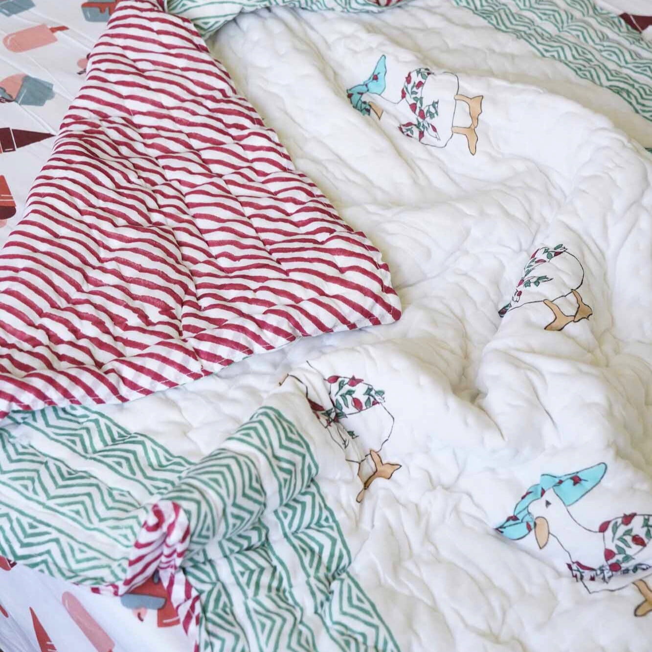 Hawaiian Duck - Razai I Comforter