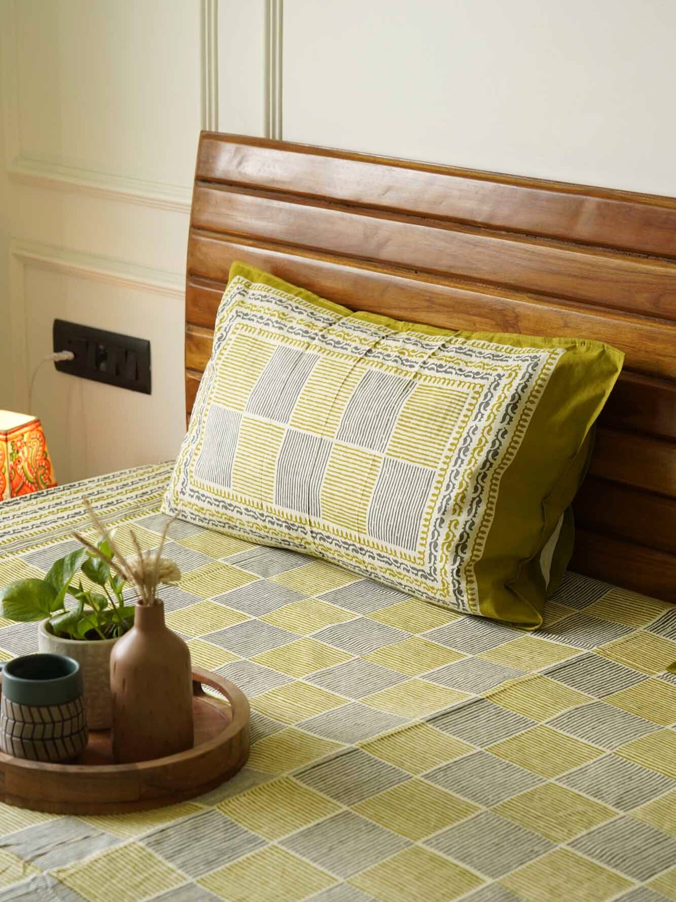 Lakeerein - Green - Flat/Fitted Bedsheet (90x108 Inches)
