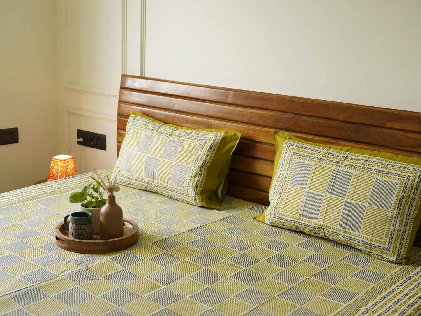 Lakeerein - Green - Flat/Fitted Bedsheet (90x108 Inches)