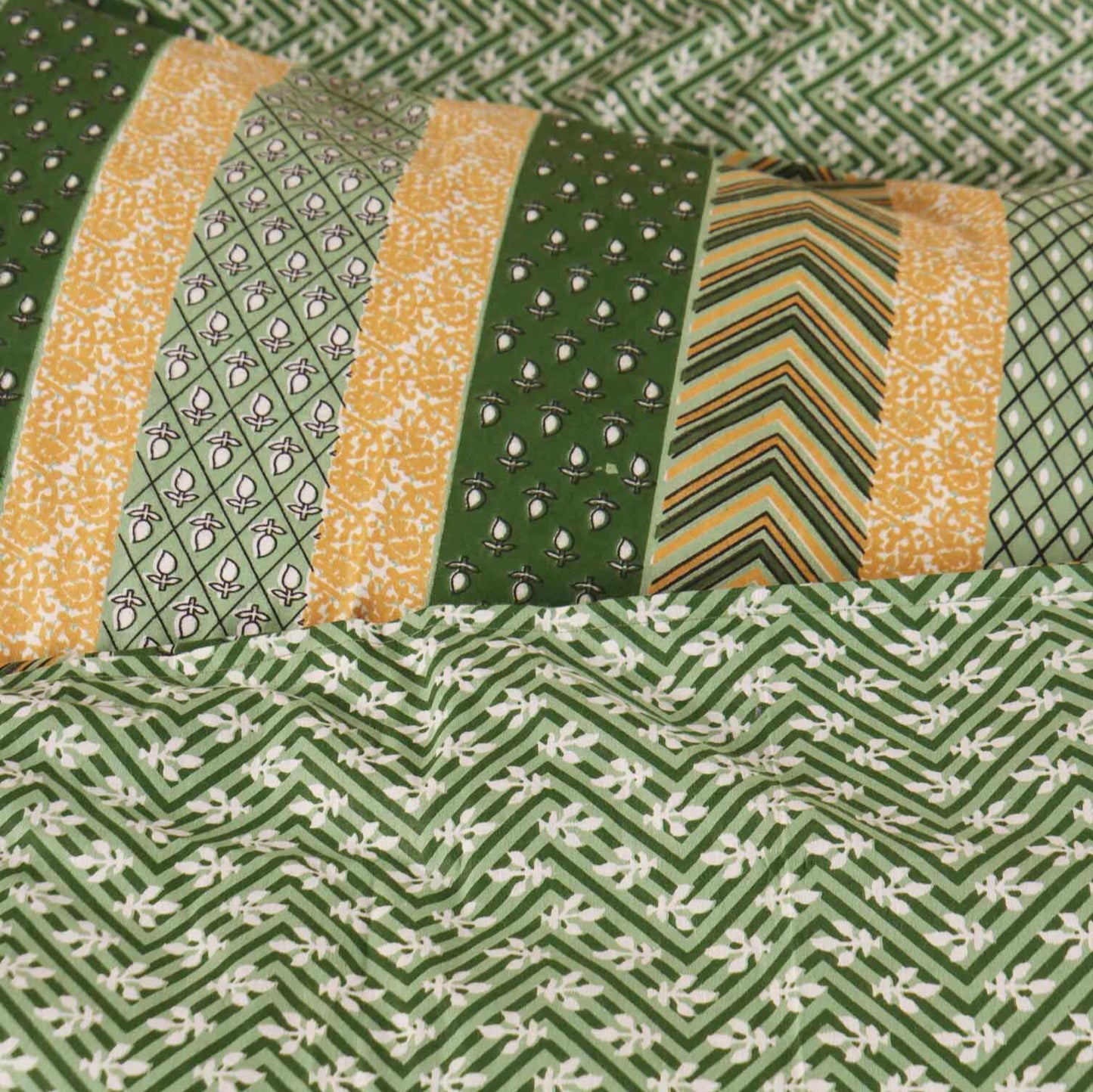 Amayra - Flat I Fitted Bedsheet (108x108 Inches)