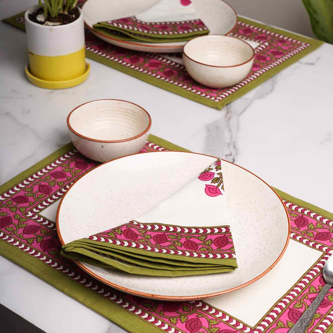 Gudhal - Set of 6 Table mats and 6 napkins