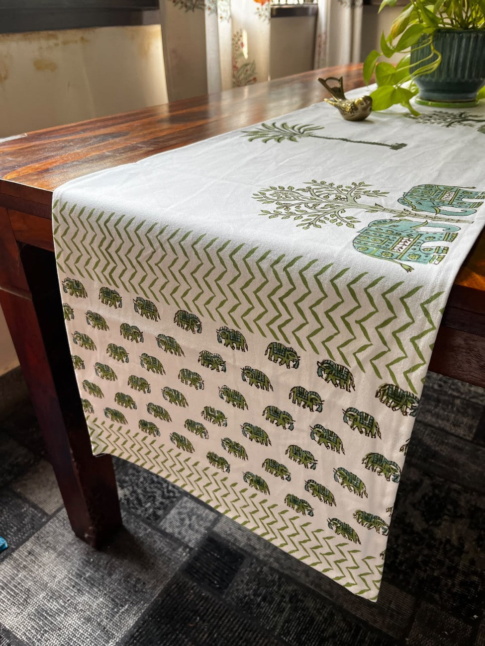 Vantara - Table Runner
