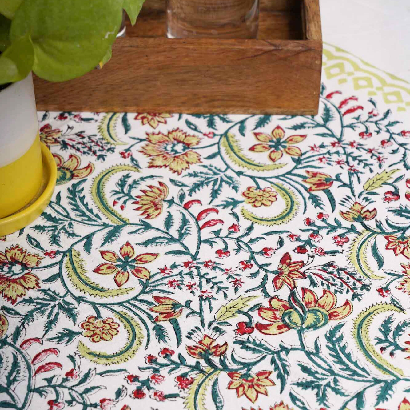 Amaltas - Six seater Dining table cover with six napkins