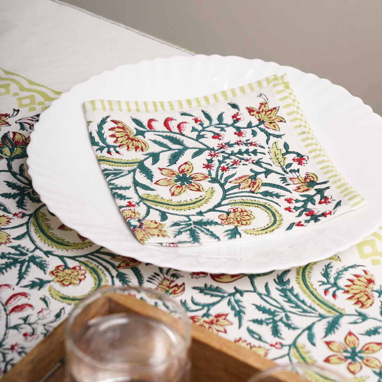 Amaltas - Six seater Dining table cover with six napkins