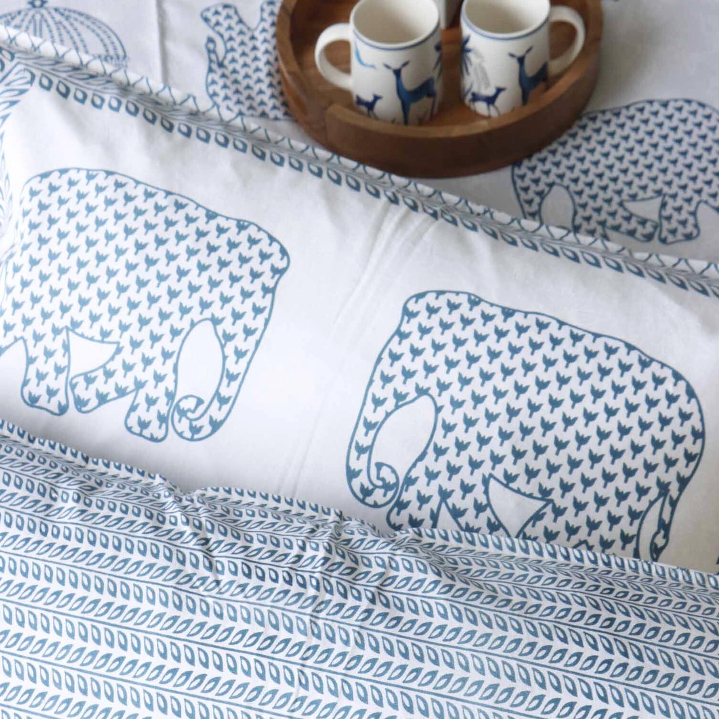 Hathi Chhatri Flat I Fitted Bedsheet (90x108 Inches)