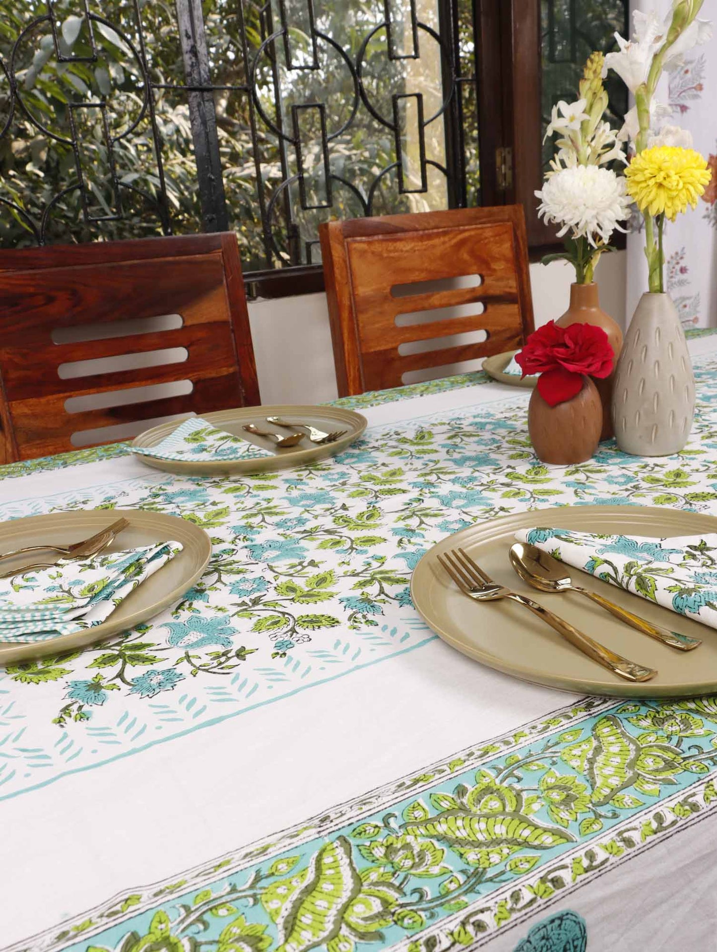 Jashn-E-Bahaara Phool - Hand Block Six Seater Dining Table Cover With Napkins