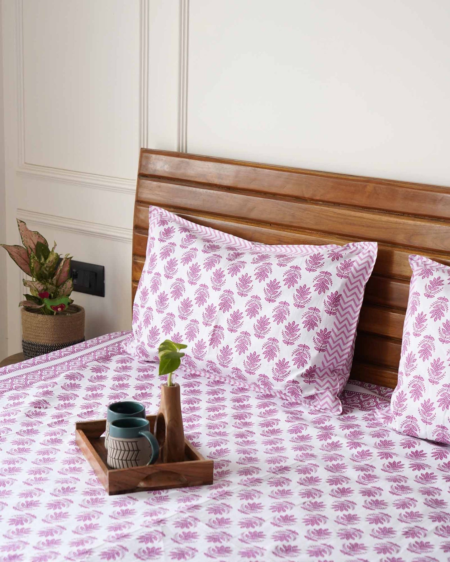 Pink city - Flat I Fitted Bedsheet (90x108 Inches)