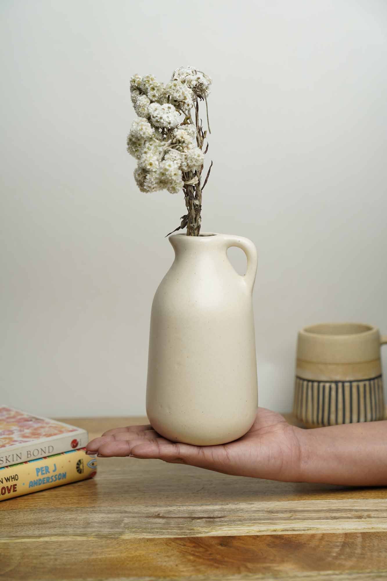 Eggshell Vase I Pourer