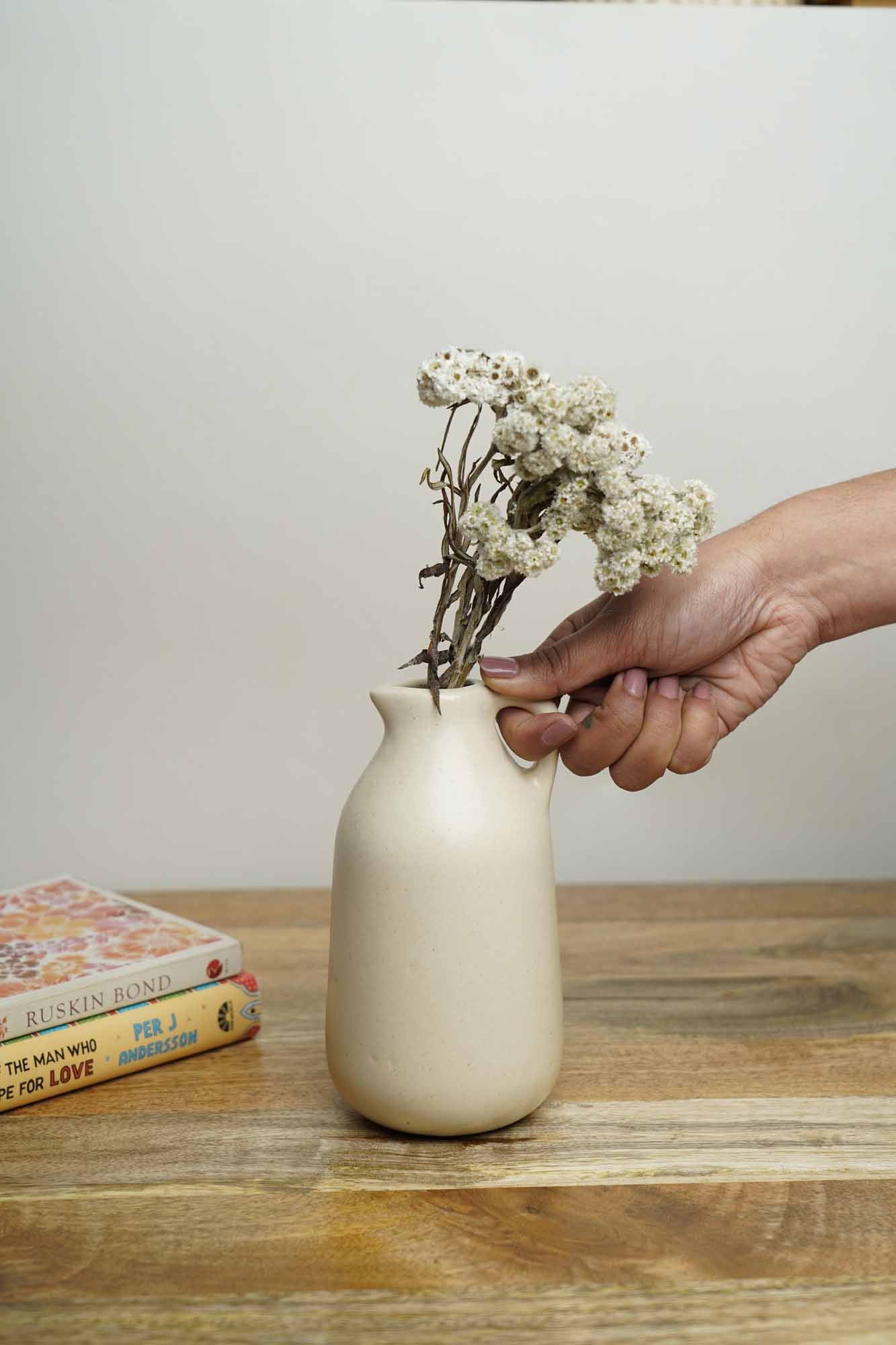 Eggshell Vase I Pourer