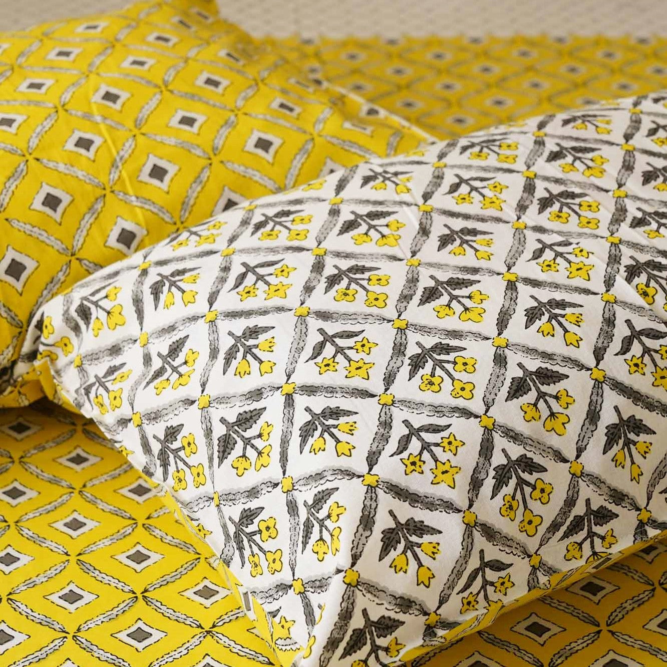 Bageecha – Yellow – Flat I Fitted Bedsheet (108x108 Inches)