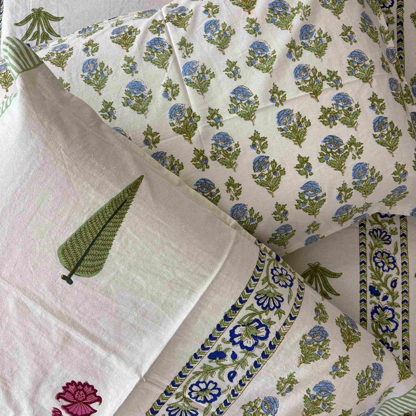 Aafreen Blue:Green - Flat I Fitted Bedsheet (108x108 Inches)