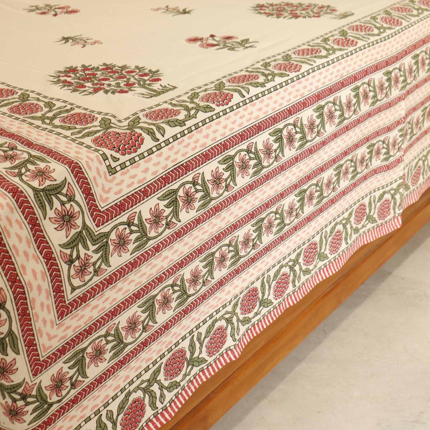 Gireesh – Flat I Fitted Bedsheet (90x108 Inches)