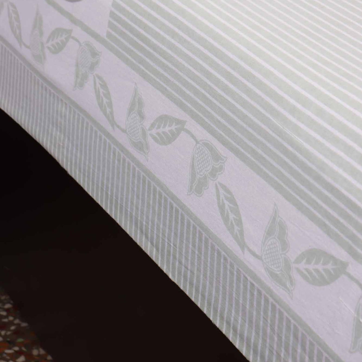 Sadagi Green – Flat I Fitted Bedsheet (90x108 Inches)