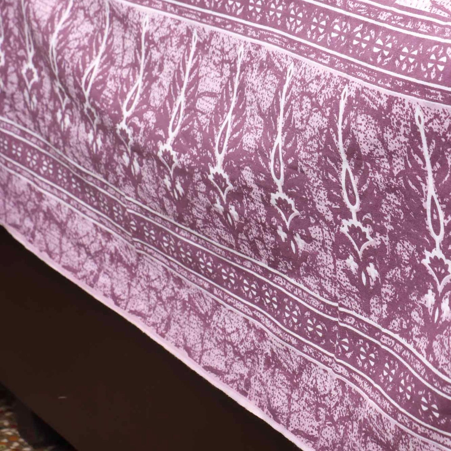 Meera Purple – Flat I Fitted Bedsheet (108x108 Inches)