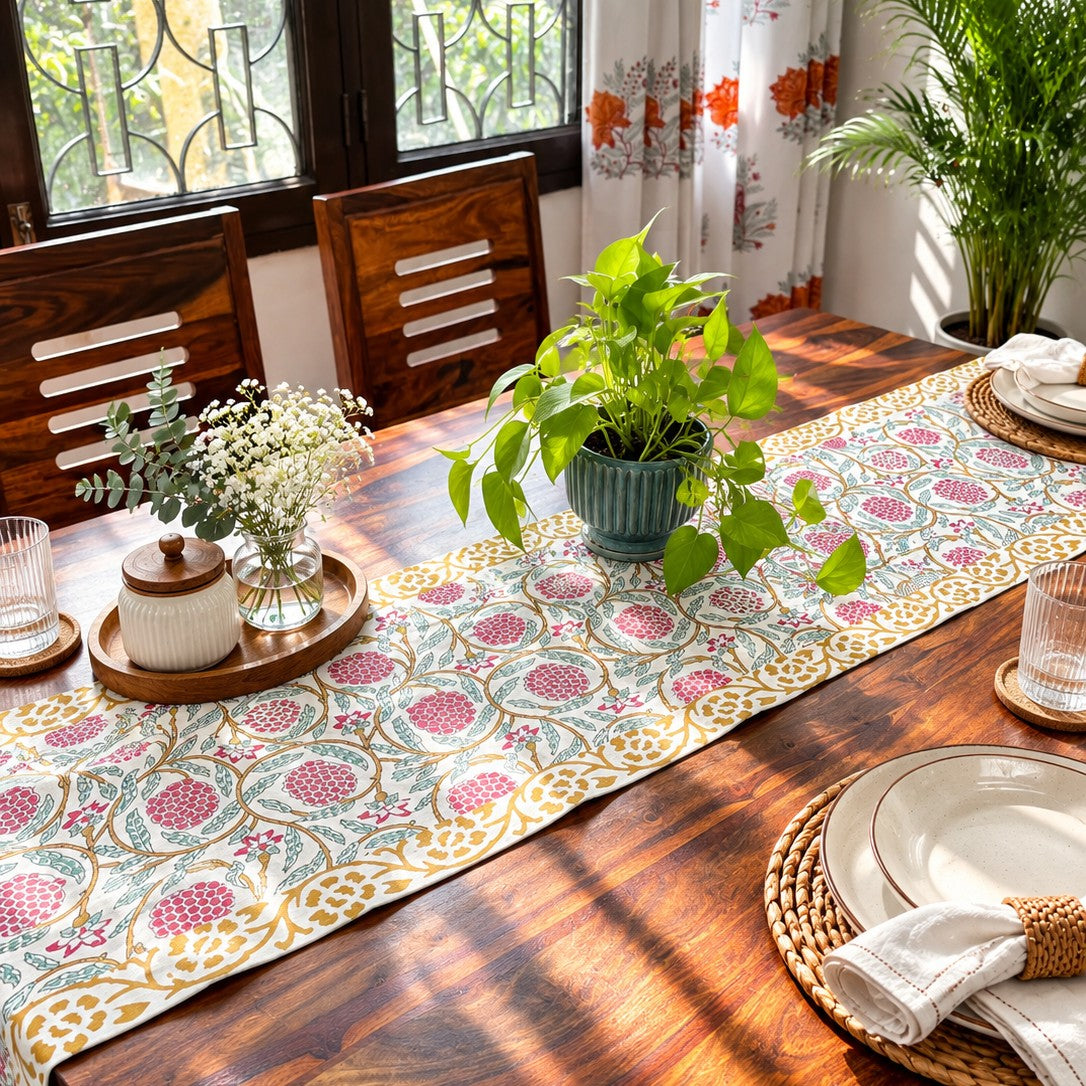 Anaaar - Table Runner