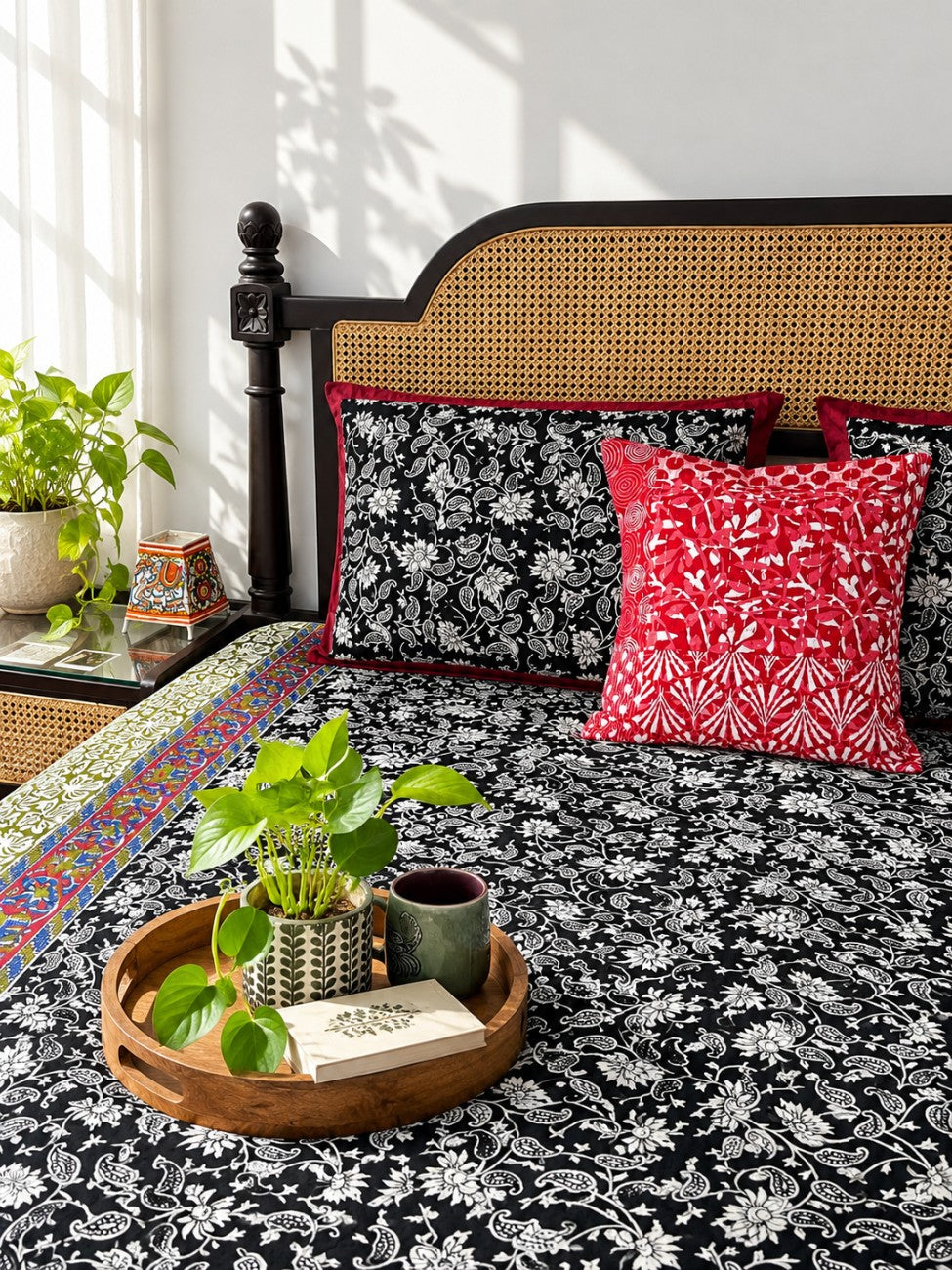 Black Kalamkari - Flat I Fitted Bedsheet (90x108 Inches)