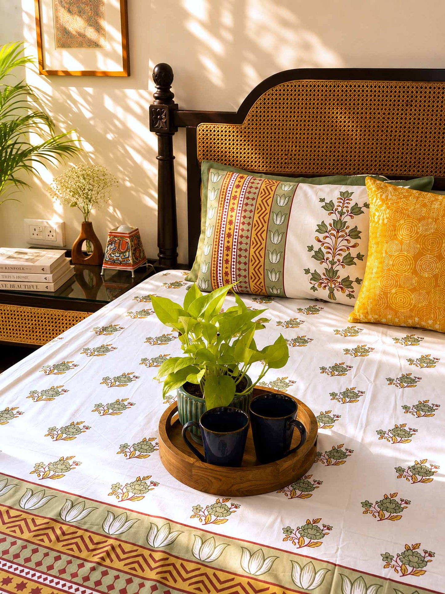 Palaash Green- White – Flat I Fitted Bedsheet (108x108 Inches)