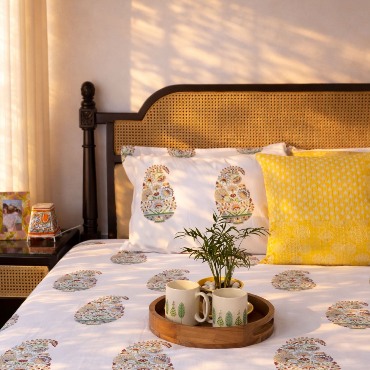 Kali – Flat I Fitted Bedsheet (108x108 Inches)