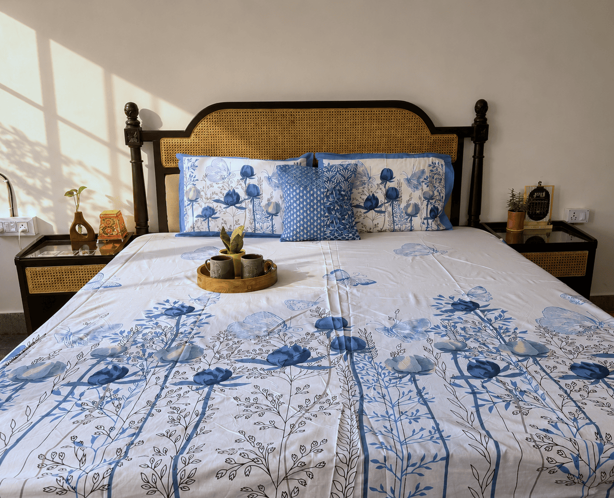 Titli Bahar - Flat I Fitted Bedsheet (108x108 Inches)
