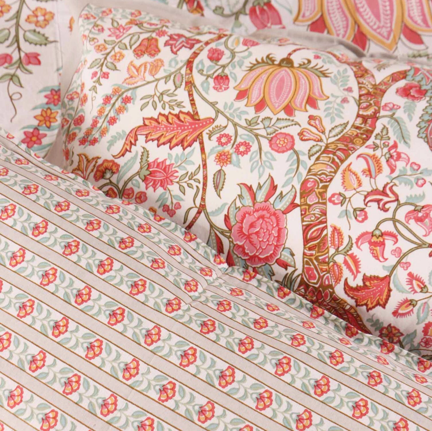 Vatika - Flat I Fitted Bedsheet (90x108 Inches)