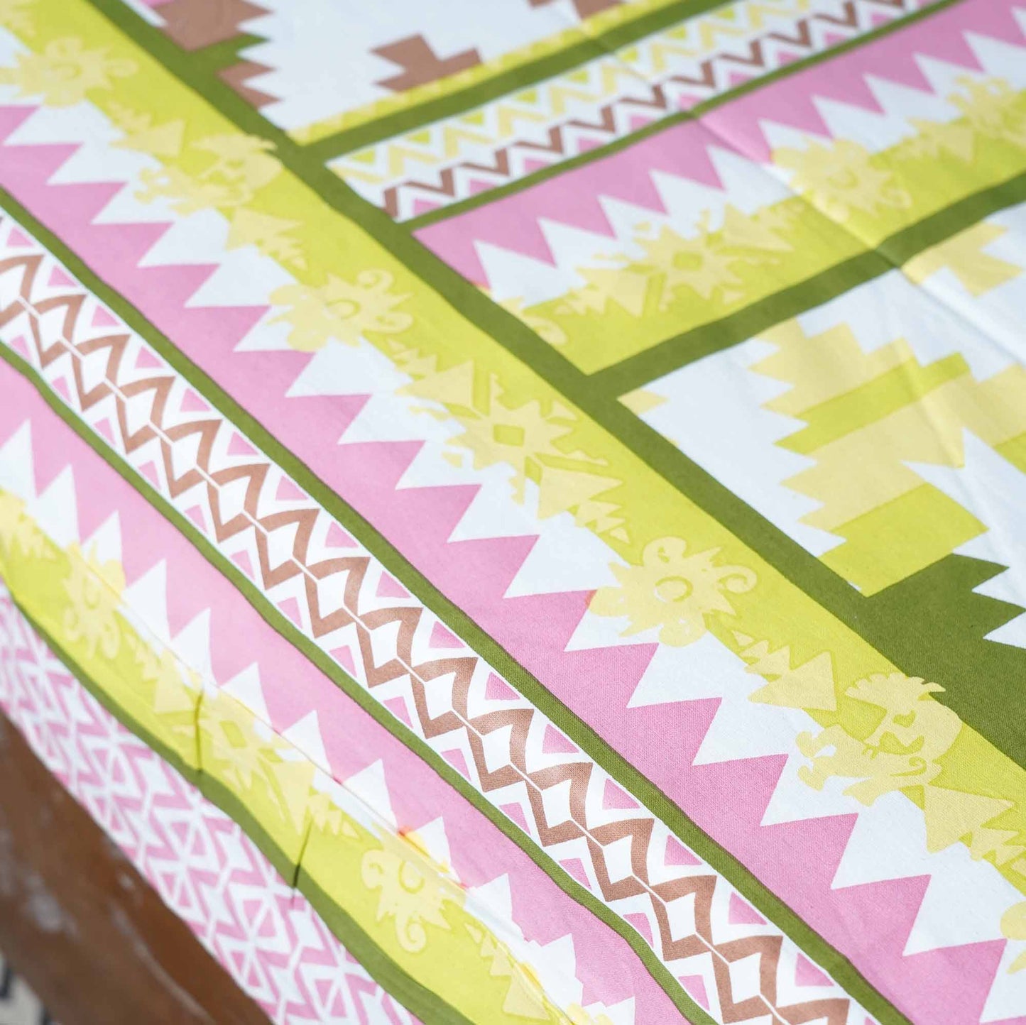 Florescent Puzzle   -  Single Bed Bedsheet (60x90 Inches)