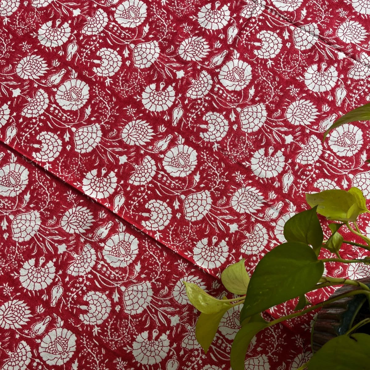 Root Afza - Six seater Dining Table Cover