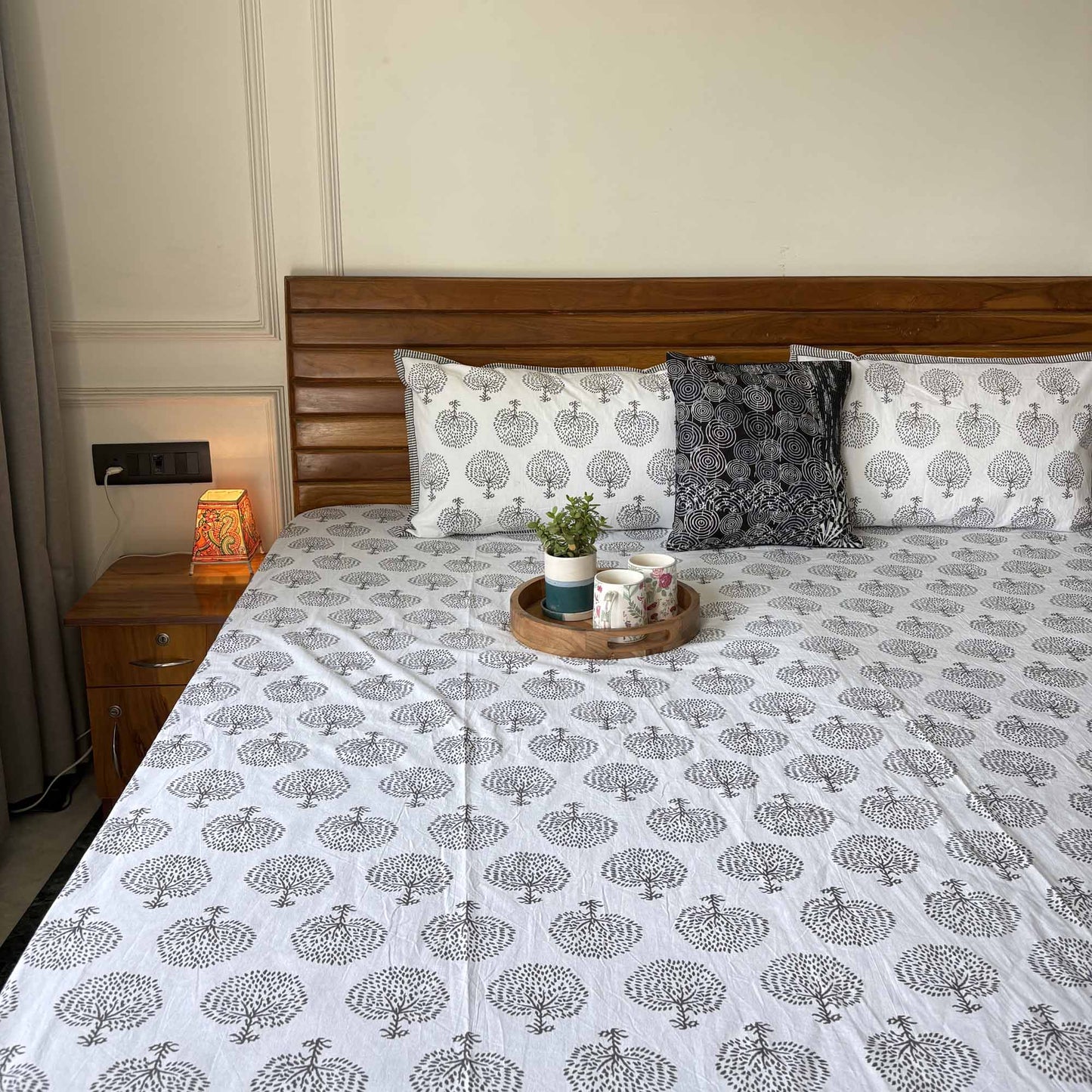 Everyday Classics - Black – Flat I Fitted Bedsheet (90x108 Inches)