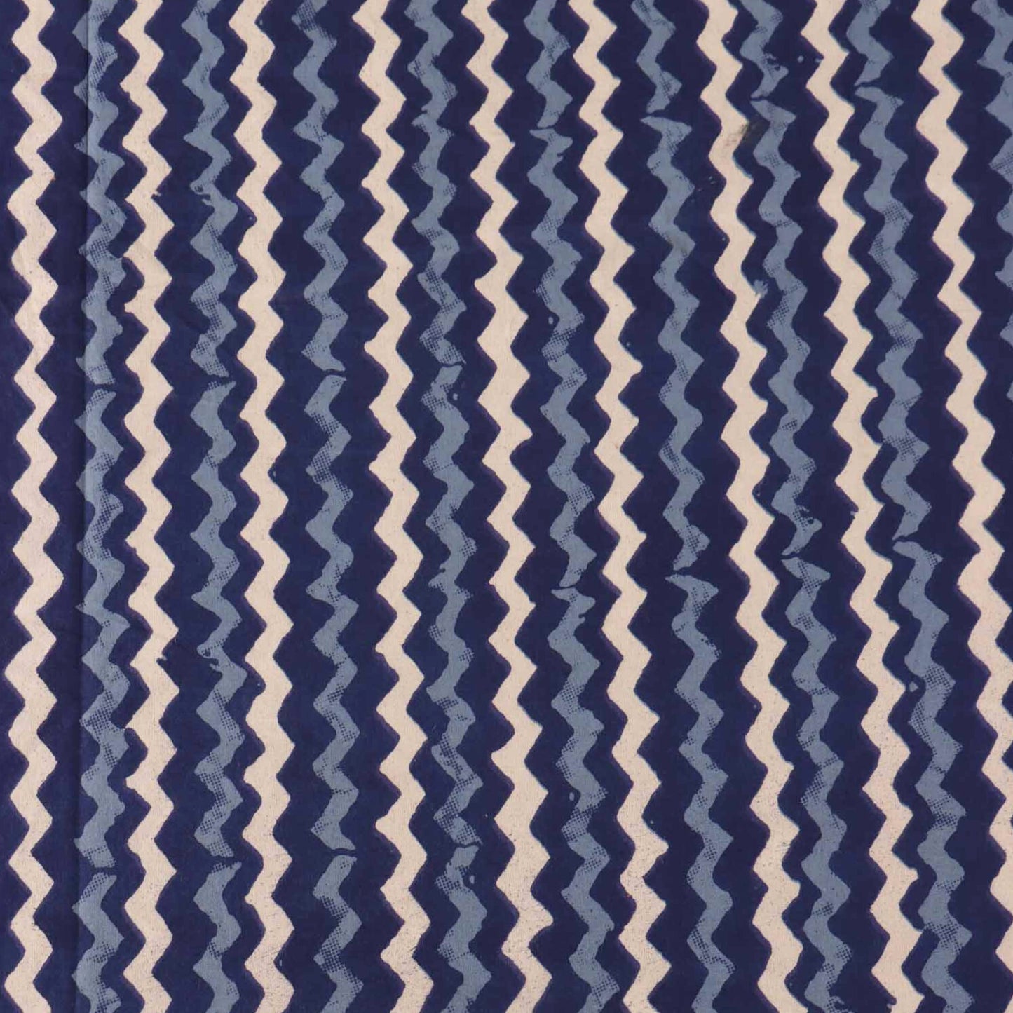 Indigo Chevron – Flat I Fitted Bedsheet (90×108 Inches)