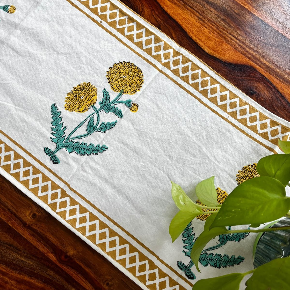 Genda - Table Runner