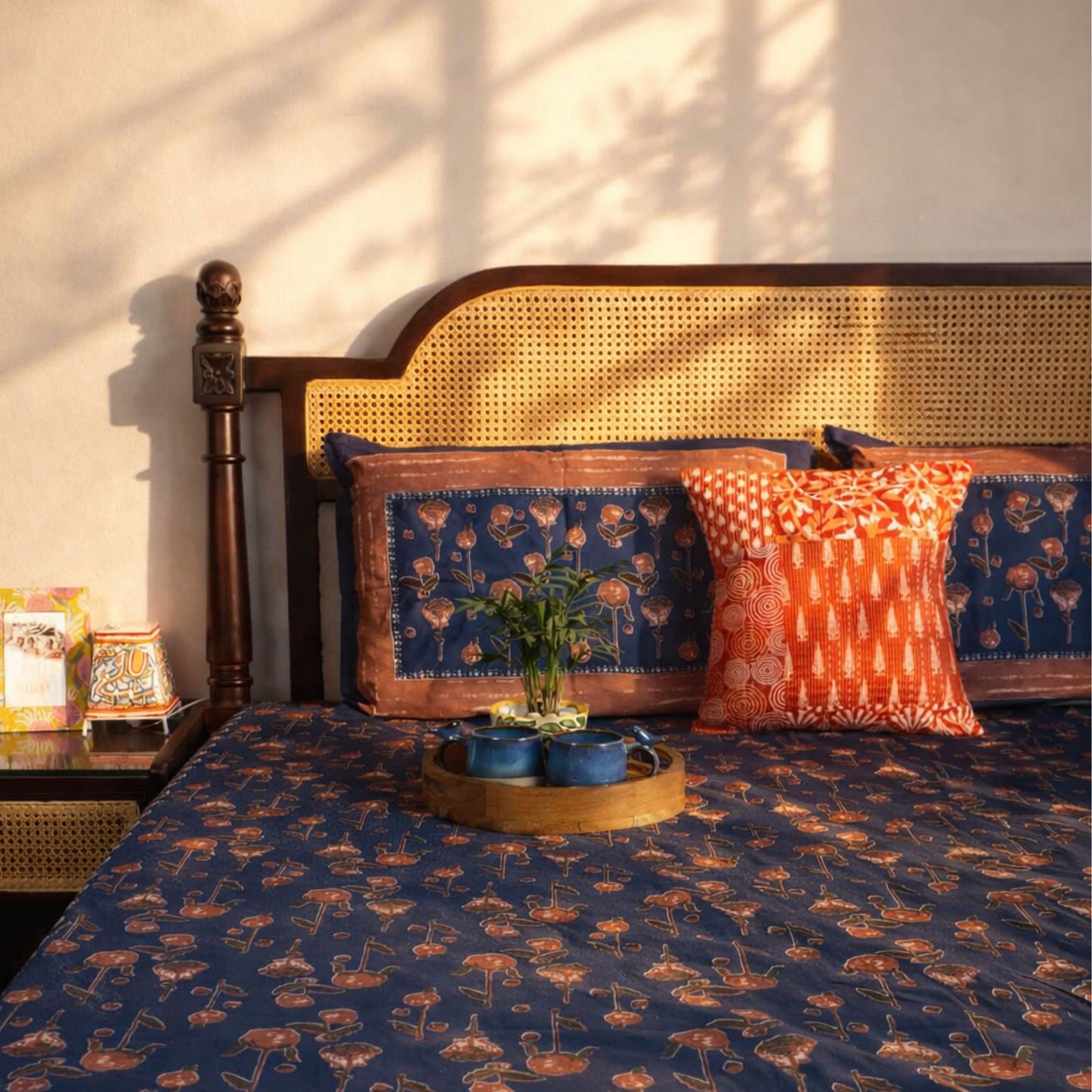 Juhi – Flat I Fitted Bedsheet (108x108 Inches)