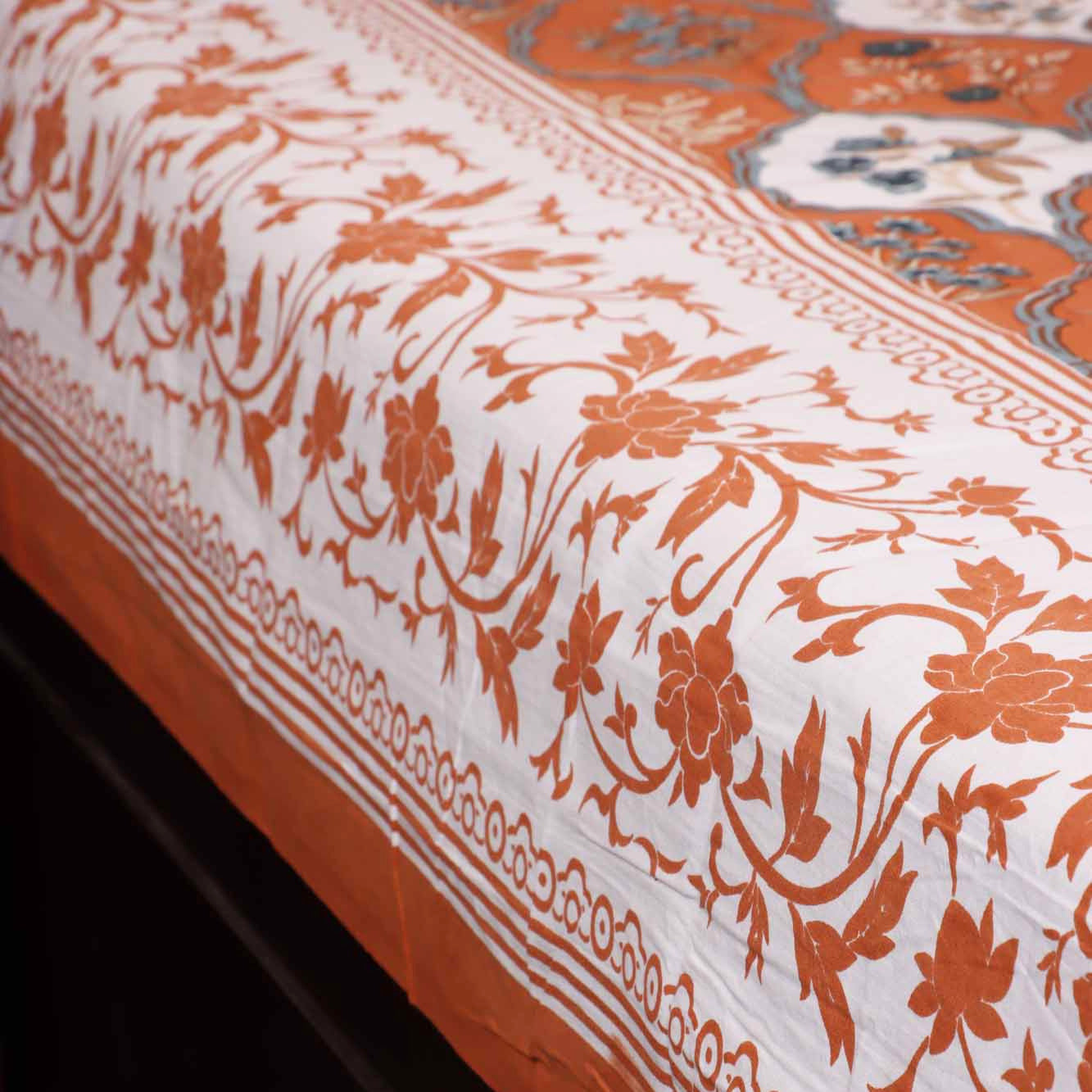 Rangrez Orange – Flat I Fitted Bedsheet (90x108 Inches)