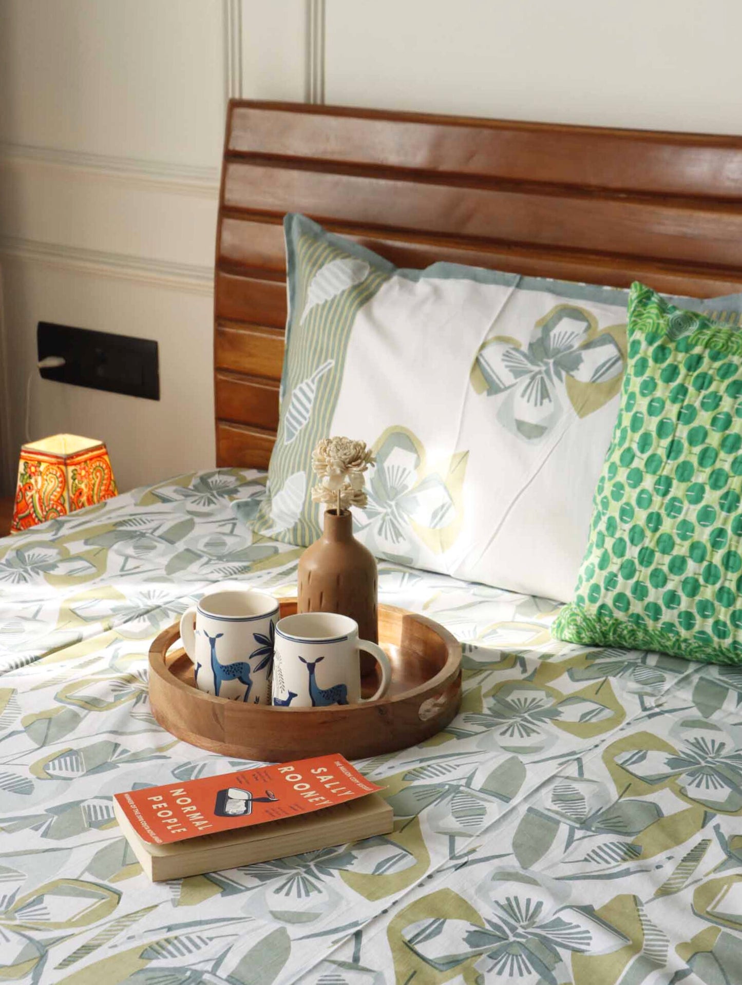 Abstact Floral Green - Flat I Fitted Bedsheet (100x108 Inches)