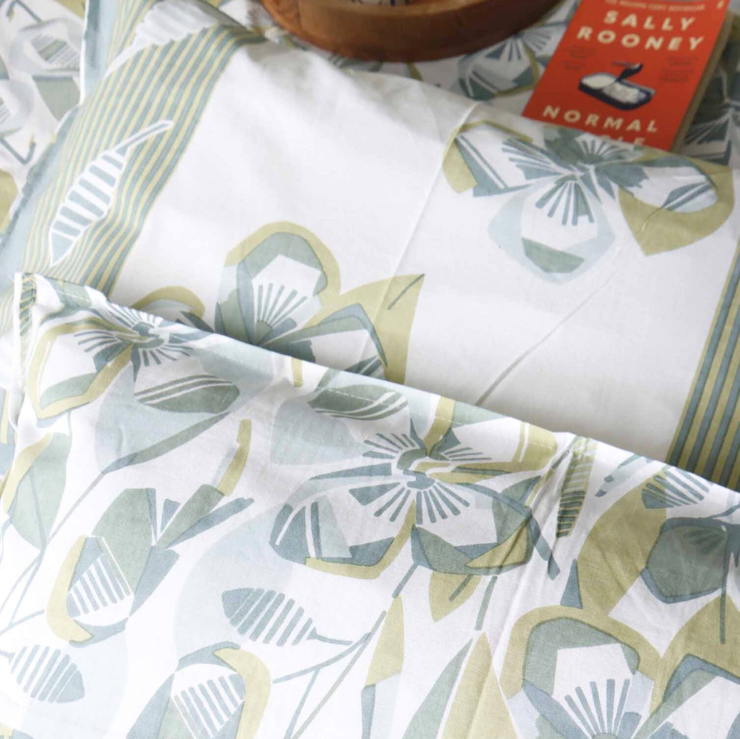 Abstact Floral Green - Flat I Fitted Bedsheet (100x108 Inches)