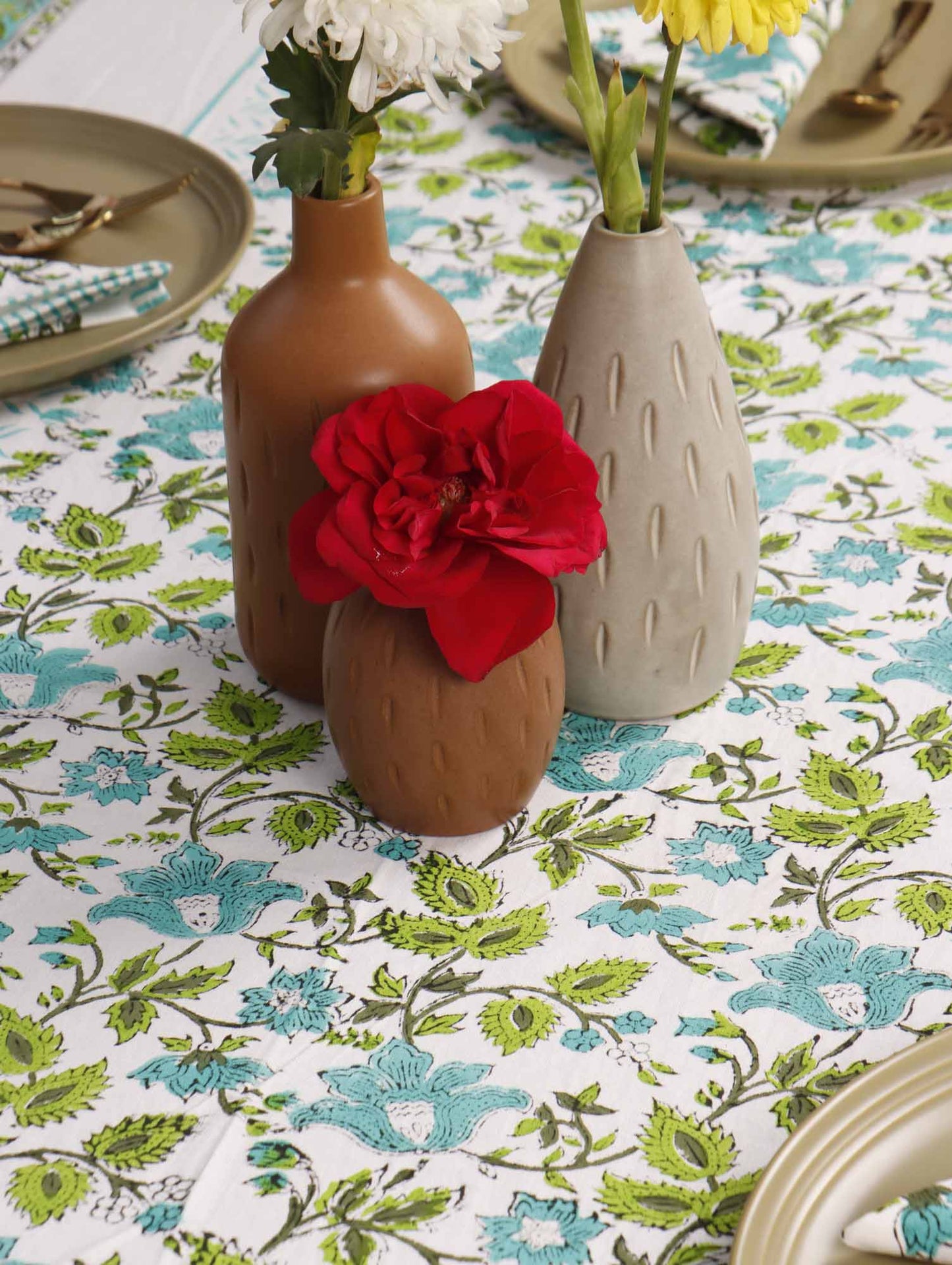 Jashn-E-Bahaara Phool - Hand Block Six Seater Dining Table Cover With Napkins