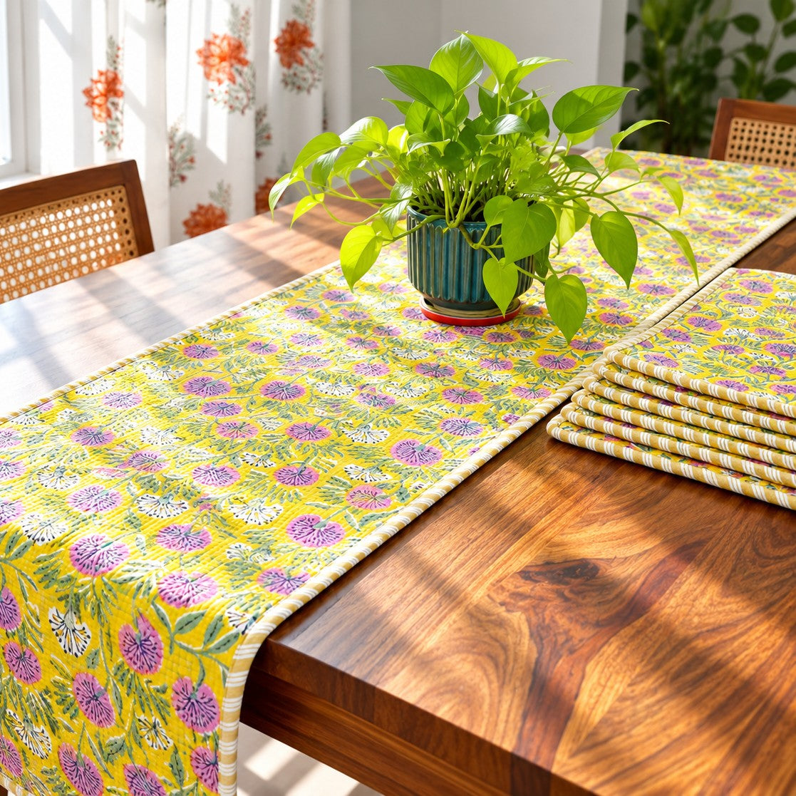Daffodil - Quilted Table Runner and 6 Mats